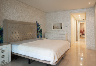 Frontline beach apartment in Doncella Beach, Estepona