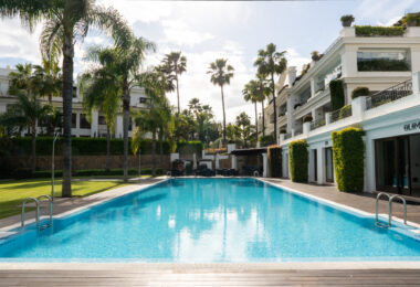 Frontline beach apartment in Doncella Beach, Estepona
