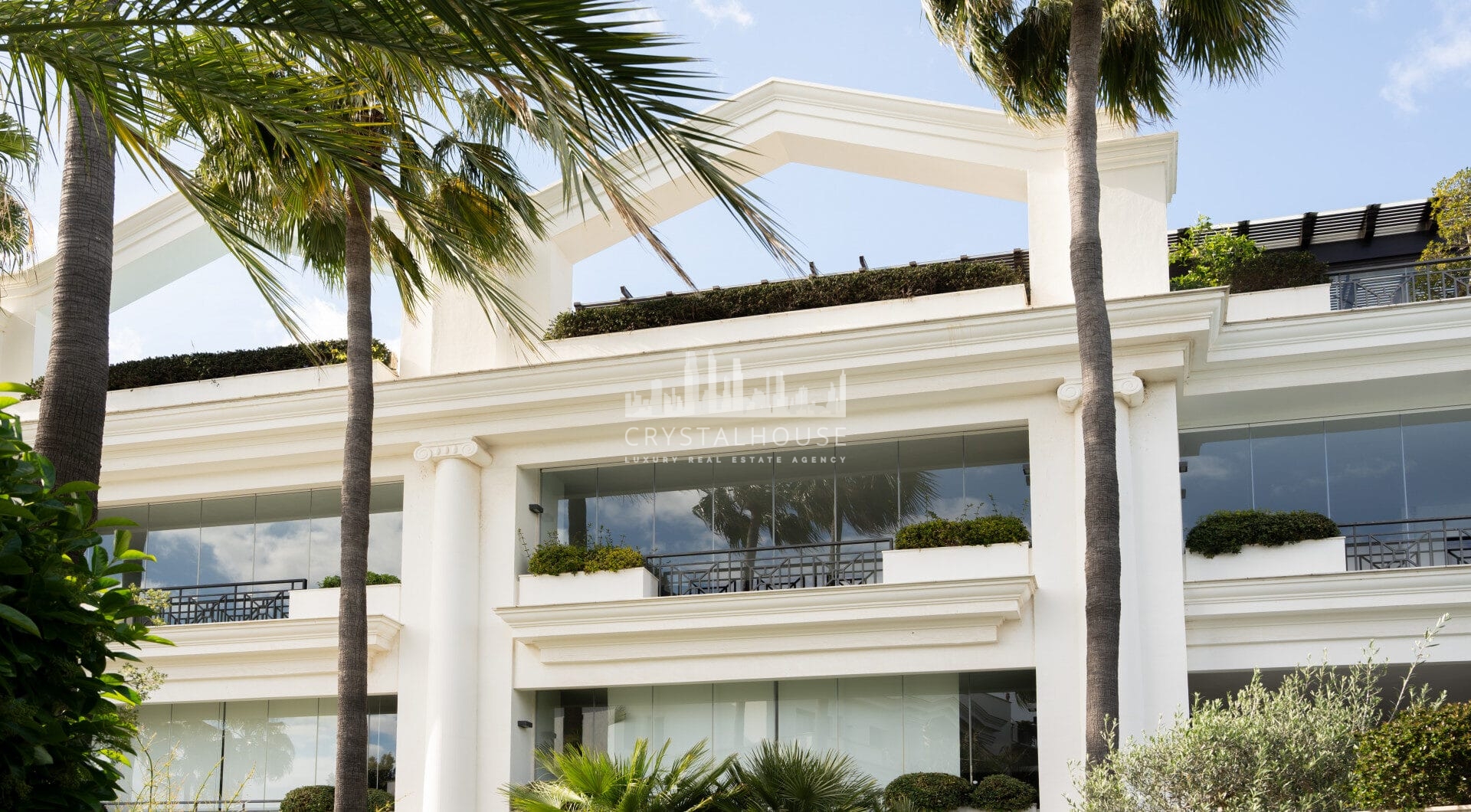 Frontline beach apartment in Doncella Beach, Estepona