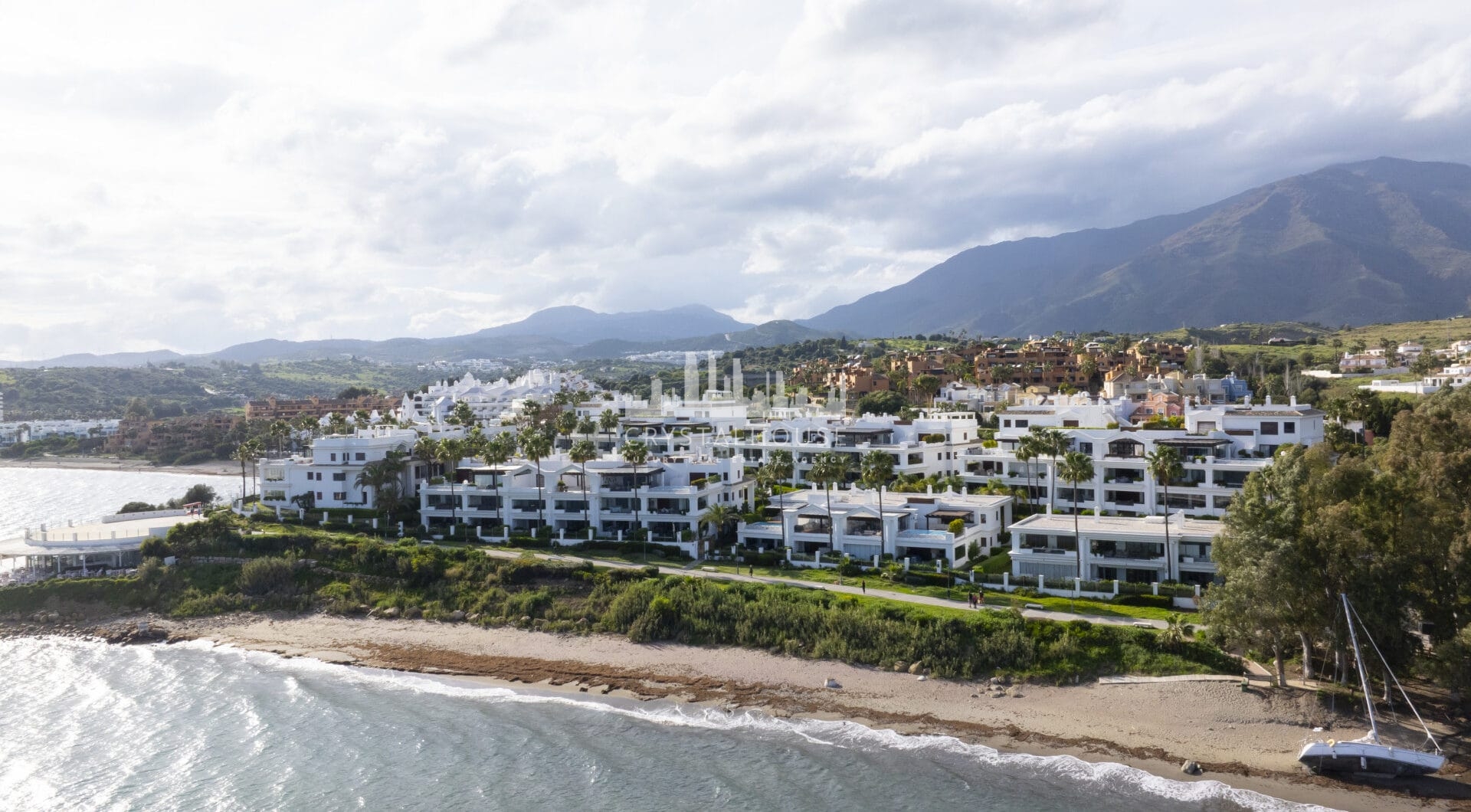 Frontline beach apartment in Doncella Beach, Estepona