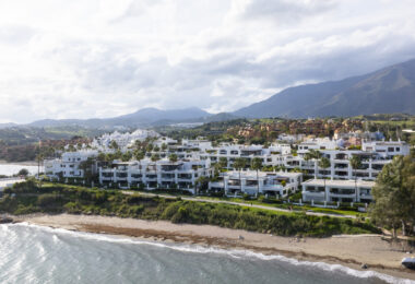 Frontline beach apartment in Doncella Beach, Estepona