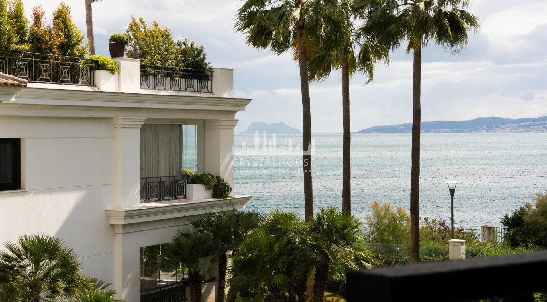 Frontline beach apartment in Doncella Beach, Estepona