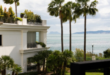 Frontline beach apartment in Doncella Beach, Estepona