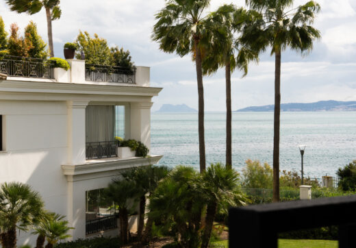 Frontline beach apartment in Doncella Beach, Estepona
