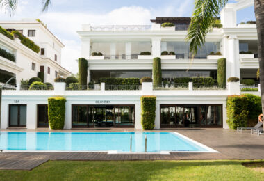 Frontline beach apartment in Doncella Beach, Estepona