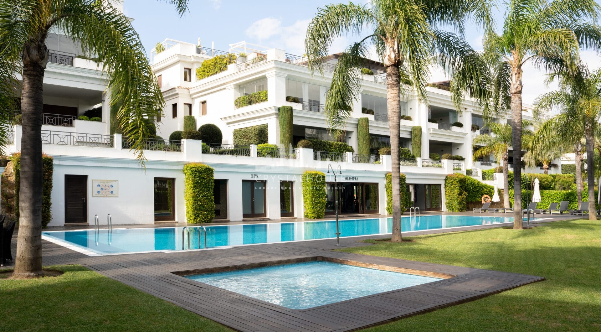 Frontline beach apartment in Doncella Beach, Estepona