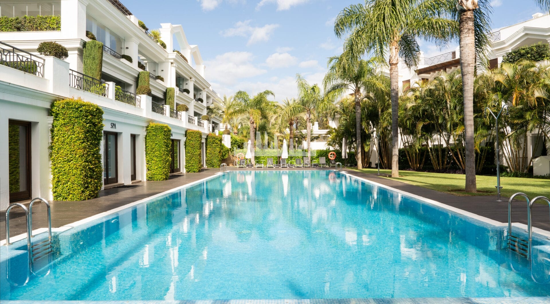 Frontline beach apartment in Doncella Beach, Estepona