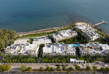Frontline beach apartment in Doncella Beach, Estepona