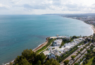 Frontline beach apartment in Doncella Beach, Estepona