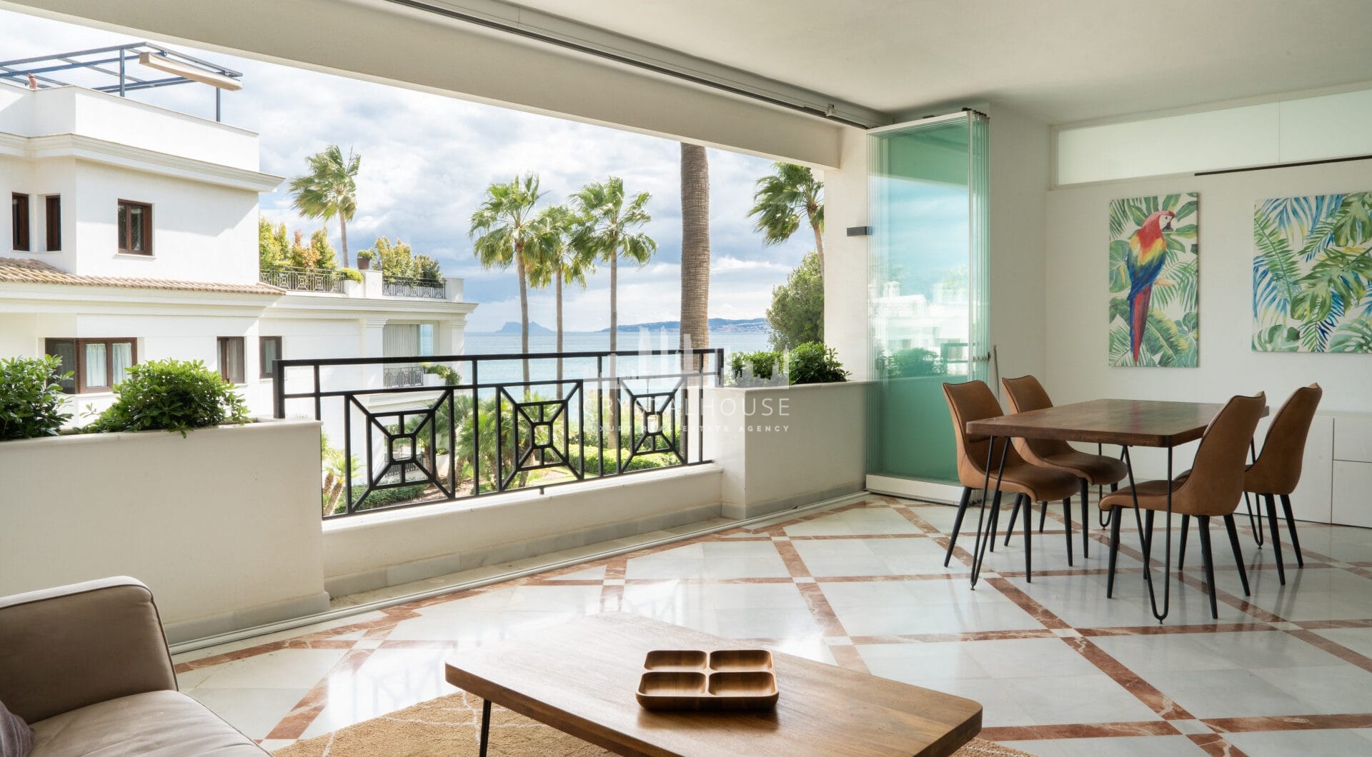 Frontline beach apartment in Doncella Beach, Estepona
