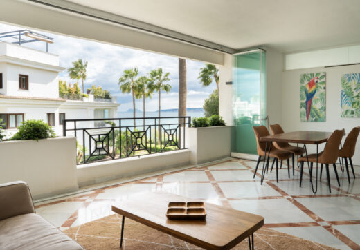 Frontline beach apartment in Doncella Beach, Estepona