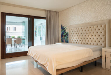 Frontline beach apartment in Doncella Beach, Estepona