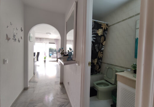 Charming ground-floor apartment in Buenas Noches, Estepona.