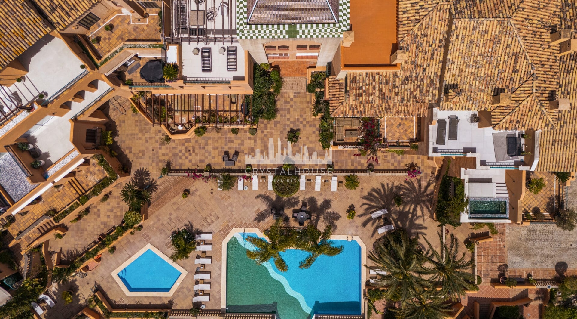 Artful 4-Bedroom Elevated Ground Floor Apartment with Panoramic Sea Views in Les Belvederes, La Cerquilla – Nueva Andalucía