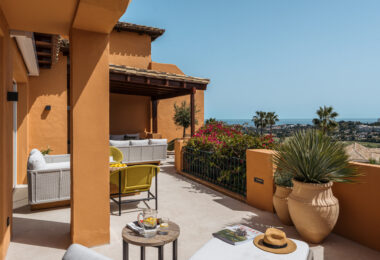 Artful 4-Bedroom Elevated Ground Floor Apartment with Panoramic Sea Views in Les Belvederes, La Cerquilla – Nueva Andalucía