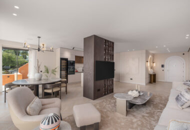 Artful 4-Bedroom Elevated Ground Floor Apartment with Panoramic Sea Views in Les Belvederes, La Cerquilla – Nueva Andalucía