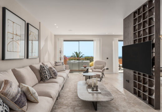 Artful 4-Bedroom Elevated Ground Floor Apartment with Panoramic Sea Views in Les Belvederes, La Cerquilla – Nueva Andalucía