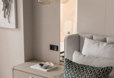 Artful 4-Bedroom Elevated Ground Floor Apartment with Panoramic Sea Views in Les Belvederes, La Cerquilla – Nueva Andalucía