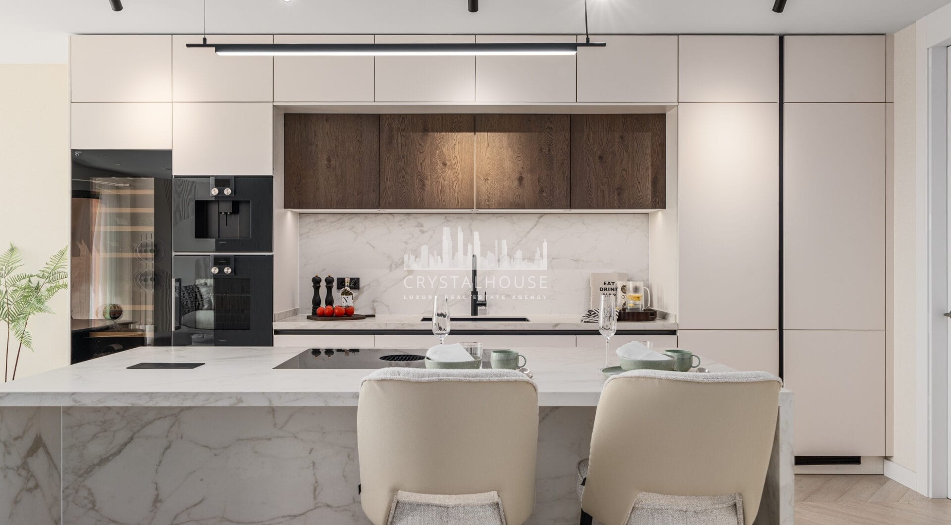 Artful 4-Bedroom Elevated Ground Floor Apartment with Panoramic Sea Views in Les Belvederes, La Cerquilla – Nueva Andalucía