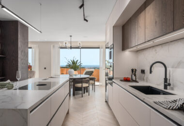 Artful 4-Bedroom Elevated Ground Floor Apartment with Panoramic Sea Views in Les Belvederes, La Cerquilla – Nueva Andalucía