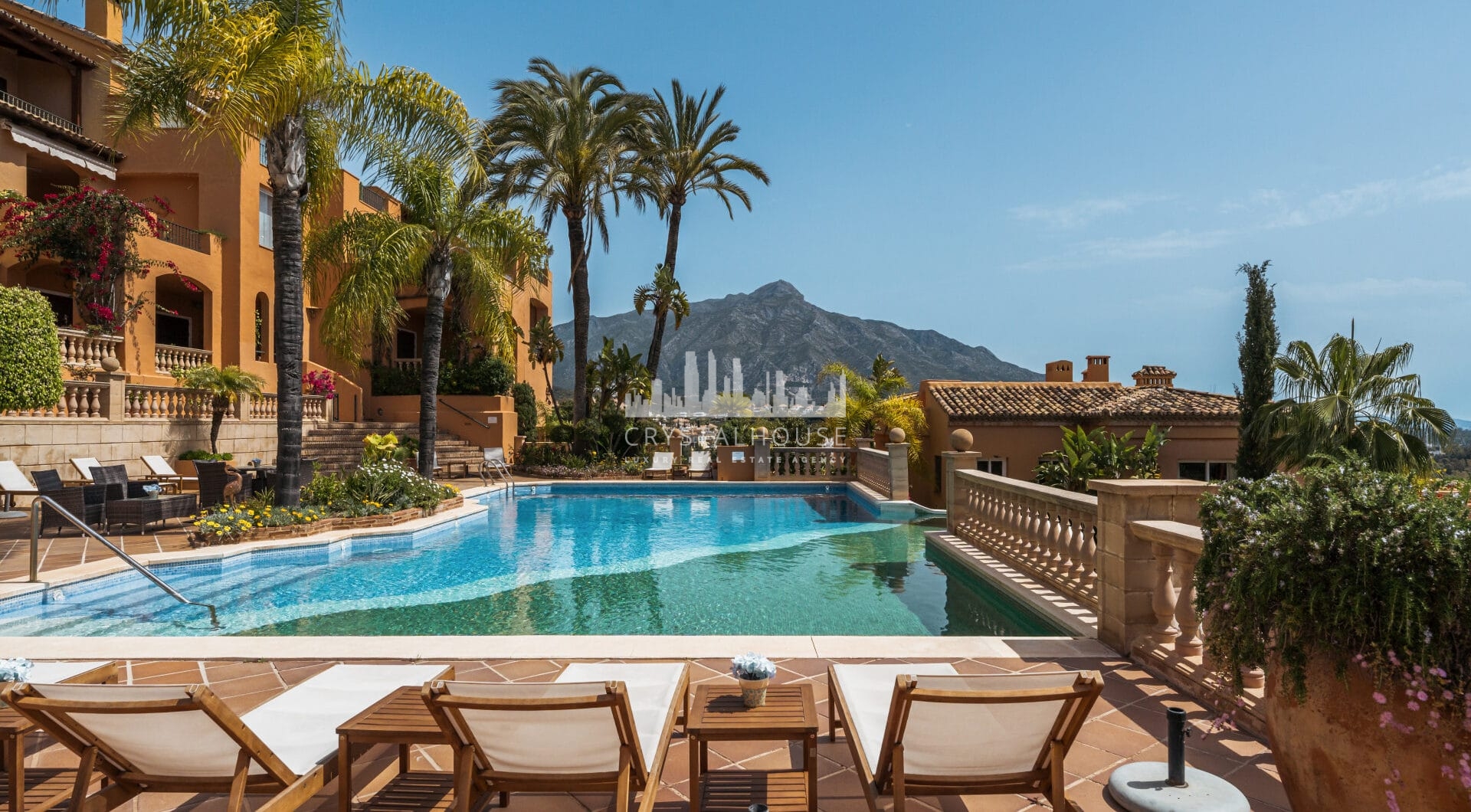 Artful 4-Bedroom Elevated Ground Floor Apartment with Panoramic Sea Views in Les Belvederes, La Cerquilla – Nueva Andalucía