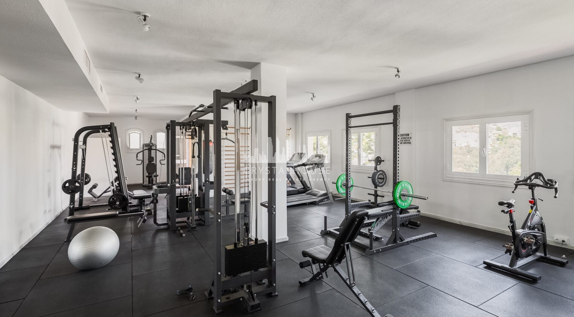 Artful 4-Bedroom Elevated Ground Floor Apartment with Panoramic Sea Views in Les Belvederes, La Cerquilla – Nueva Andalucía