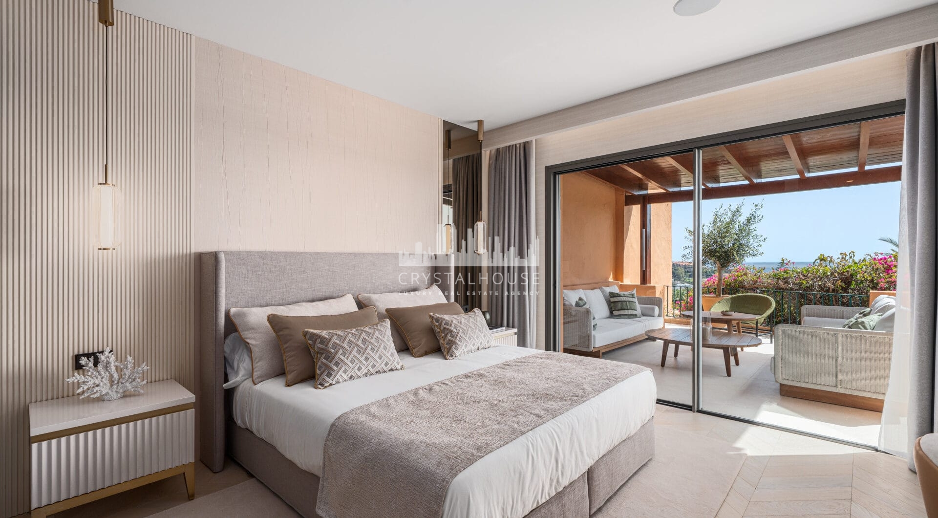 Artful 4-Bedroom Elevated Ground Floor Apartment with Panoramic Sea Views in Les Belvederes, La Cerquilla – Nueva Andalucía