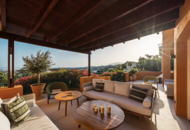 Artful 4-Bedroom Elevated Ground Floor Apartment with Panoramic Sea Views in Les Belvederes, La Cerquilla – Nueva Andalucía
