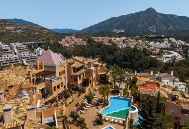 Artful 4-Bedroom Elevated Ground Floor Apartment with Panoramic Sea Views in Les Belvederes, La Cerquilla – Nueva Andalucía