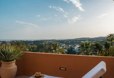 Artful 4-Bedroom Elevated Ground Floor Apartment with Panoramic Sea Views in Les Belvederes, La Cerquilla – Nueva Andalucía