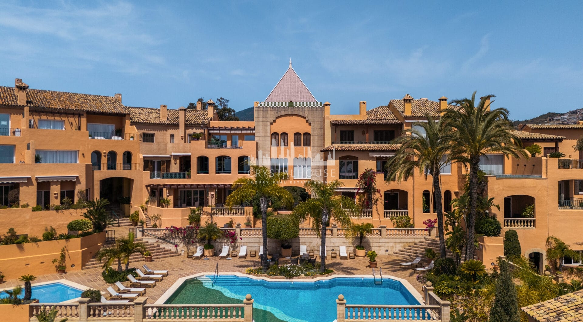 Artful 4-Bedroom Elevated Ground Floor Apartment with Panoramic Sea Views in Les Belvederes, La Cerquilla – Nueva Andalucía