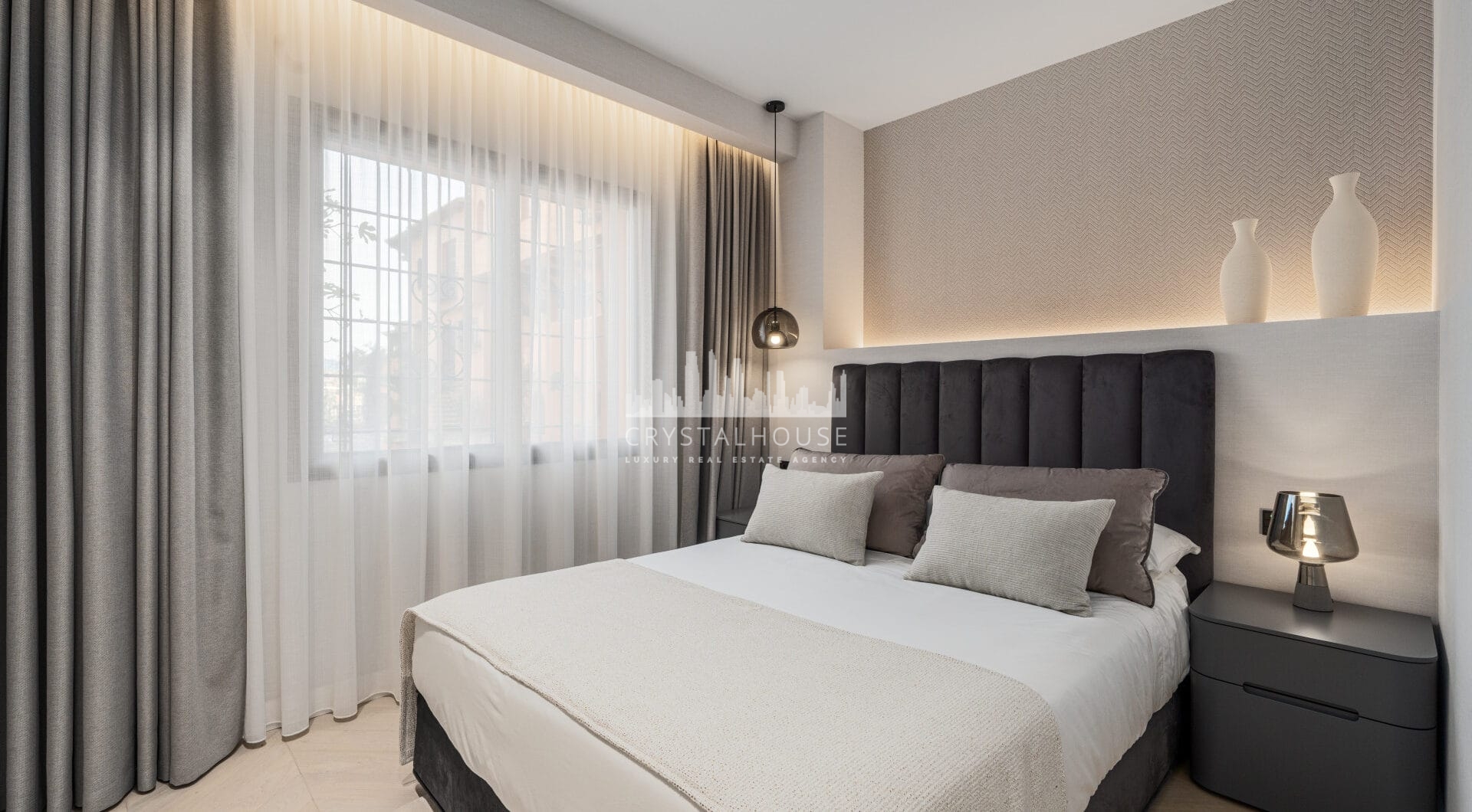 Artful 4-Bedroom Elevated Ground Floor Apartment with Panoramic Sea Views in Les Belvederes, La Cerquilla – Nueva Andalucía