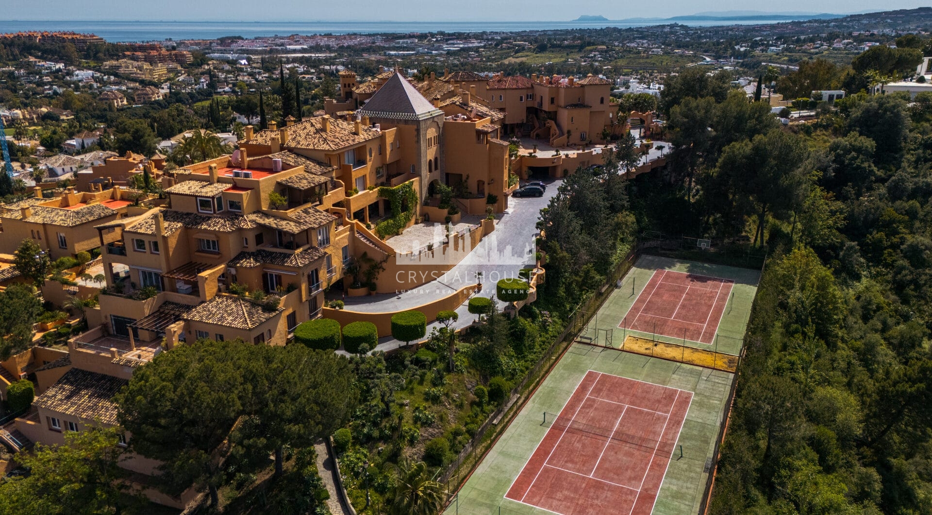 Artful 4-Bedroom Elevated Ground Floor Apartment with Panoramic Sea Views in Les Belvederes, La Cerquilla – Nueva Andalucía