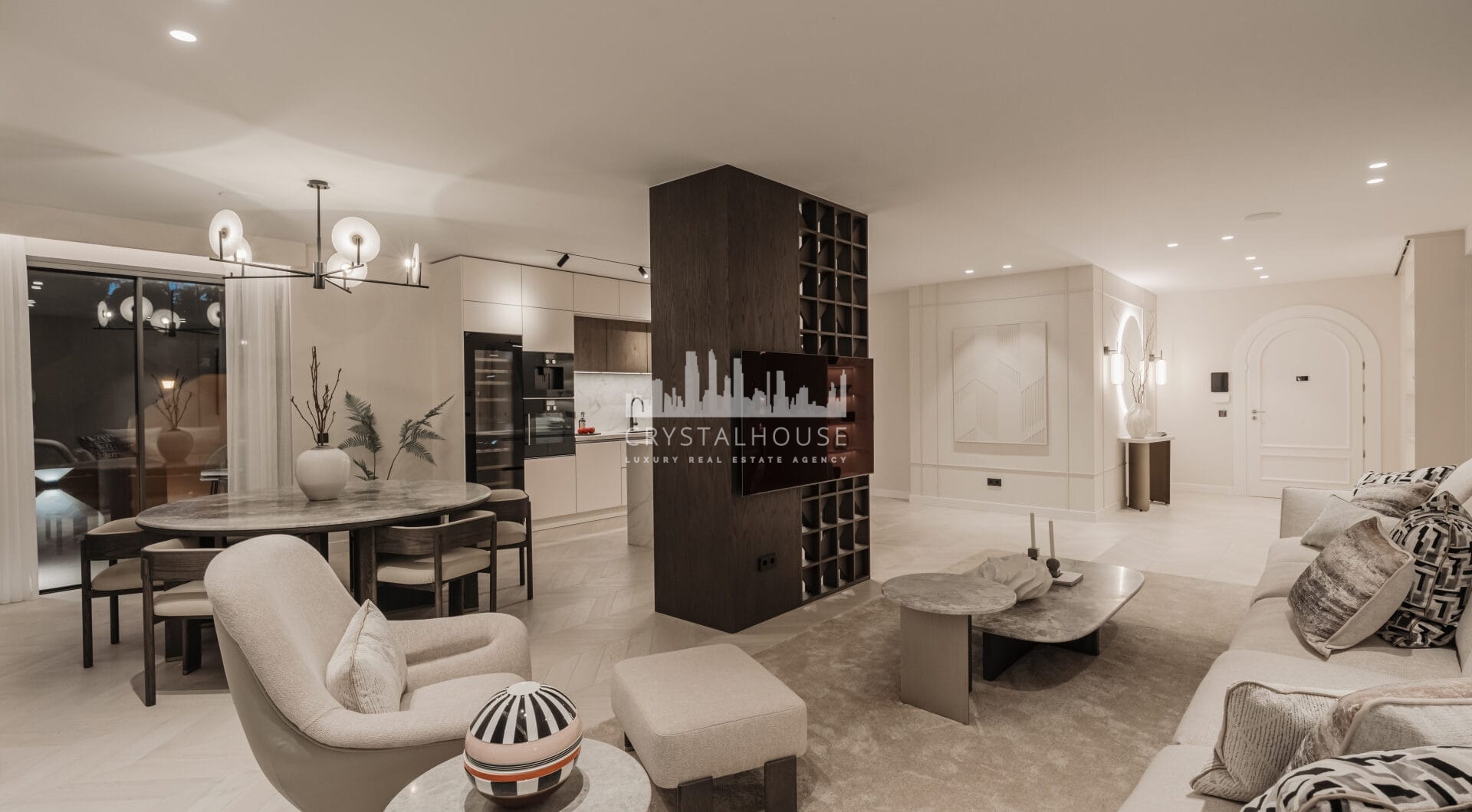 Artful 4-Bedroom Elevated Ground Floor Apartment with Panoramic Sea Views in Les Belvederes, La Cerquilla – Nueva Andalucía