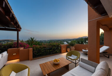 Artful 4-Bedroom Elevated Ground Floor Apartment with Panoramic Sea Views in Les Belvederes, La Cerquilla – Nueva Andalucía