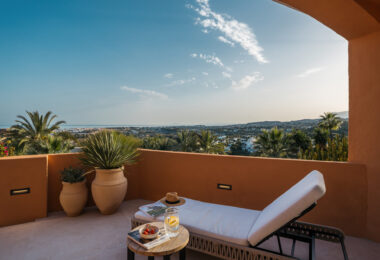 Artful 4-Bedroom Elevated Ground Floor Apartment with Panoramic Sea Views in Les Belvederes, La Cerquilla – Nueva Andalucía