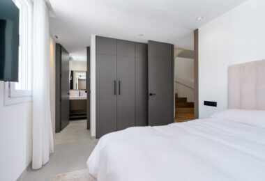 Elegant Renovated Townhouse on Frontline La Quinta Golf with Spectacular Views