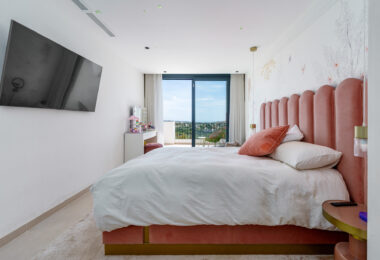 Elegant Renovated Townhouse on Frontline La Quinta Golf with Spectacular Views