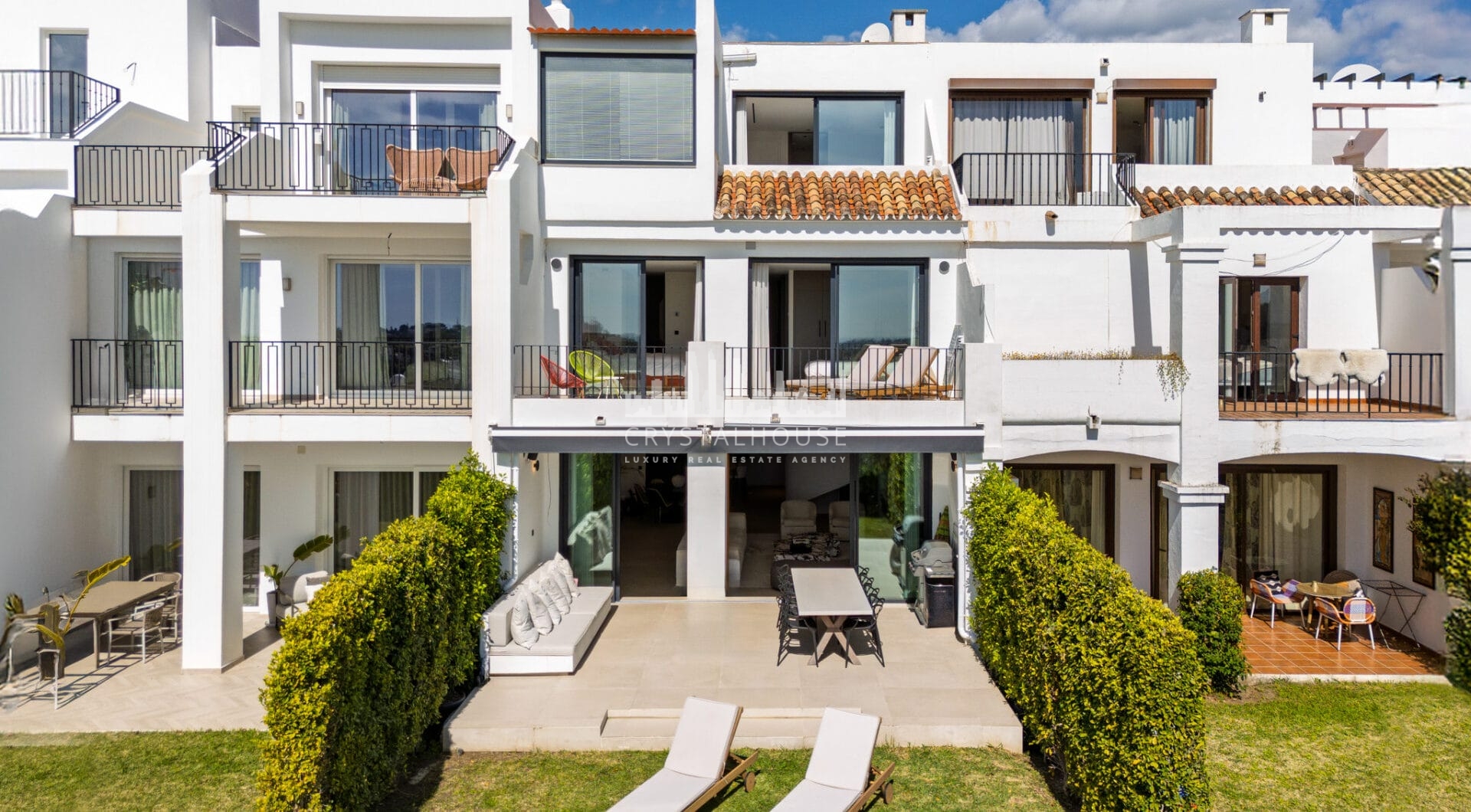 Elegant Renovated Townhouse on Frontline La Quinta Golf with Spectacular Views
