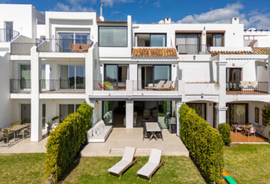 Elegant Renovated Townhouse on Frontline La Quinta Golf with Spectacular Views