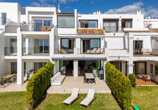 Elegant Renovated Townhouse on Frontline La Quinta Golf with Spectacular Views