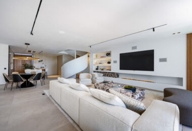 Elegant Renovated Townhouse on Frontline La Quinta Golf with Spectacular Views