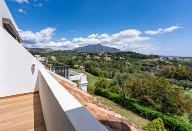 Elegant Renovated Townhouse on Frontline La Quinta Golf with Spectacular Views