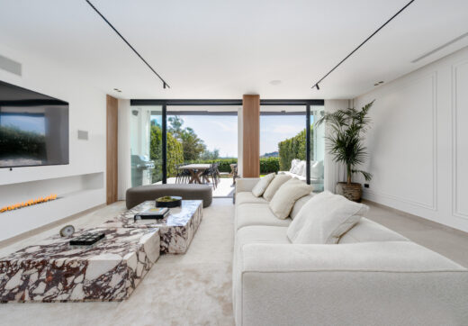 Elegant Renovated Townhouse on Frontline La Quinta Golf with Spectacular Views