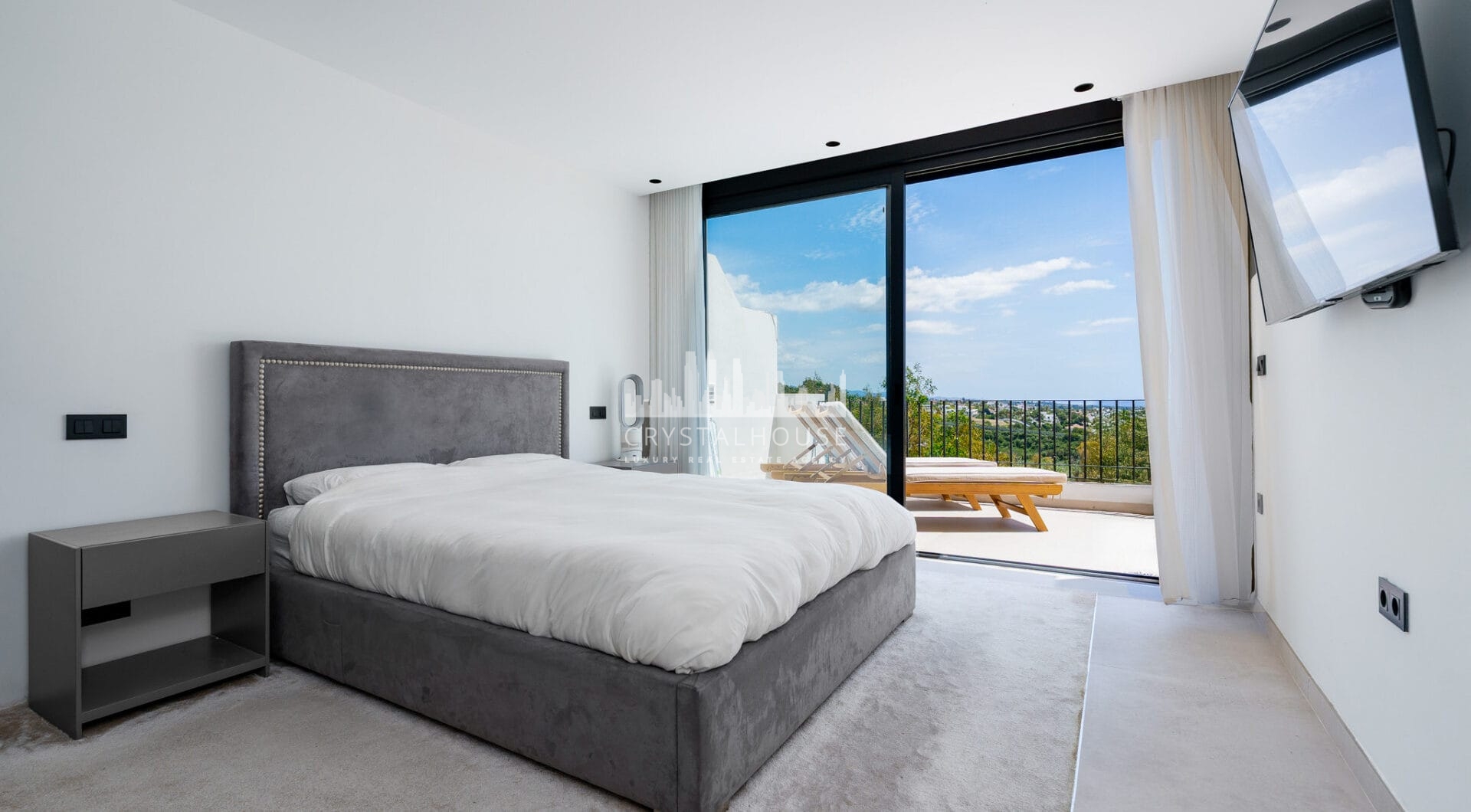 Elegant Renovated Townhouse on Frontline La Quinta Golf with Spectacular Views