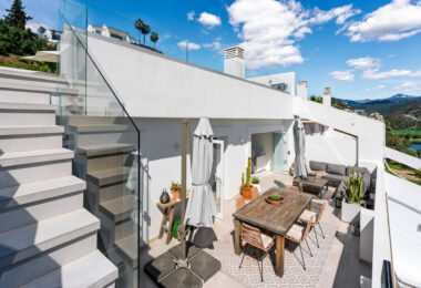 Penthouse in La Quinta with stunning views!