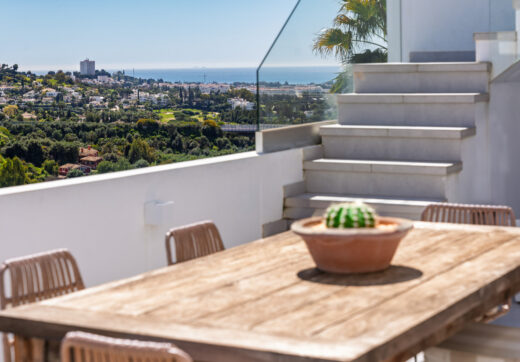 Penthouse in La Quinta with stunning views!