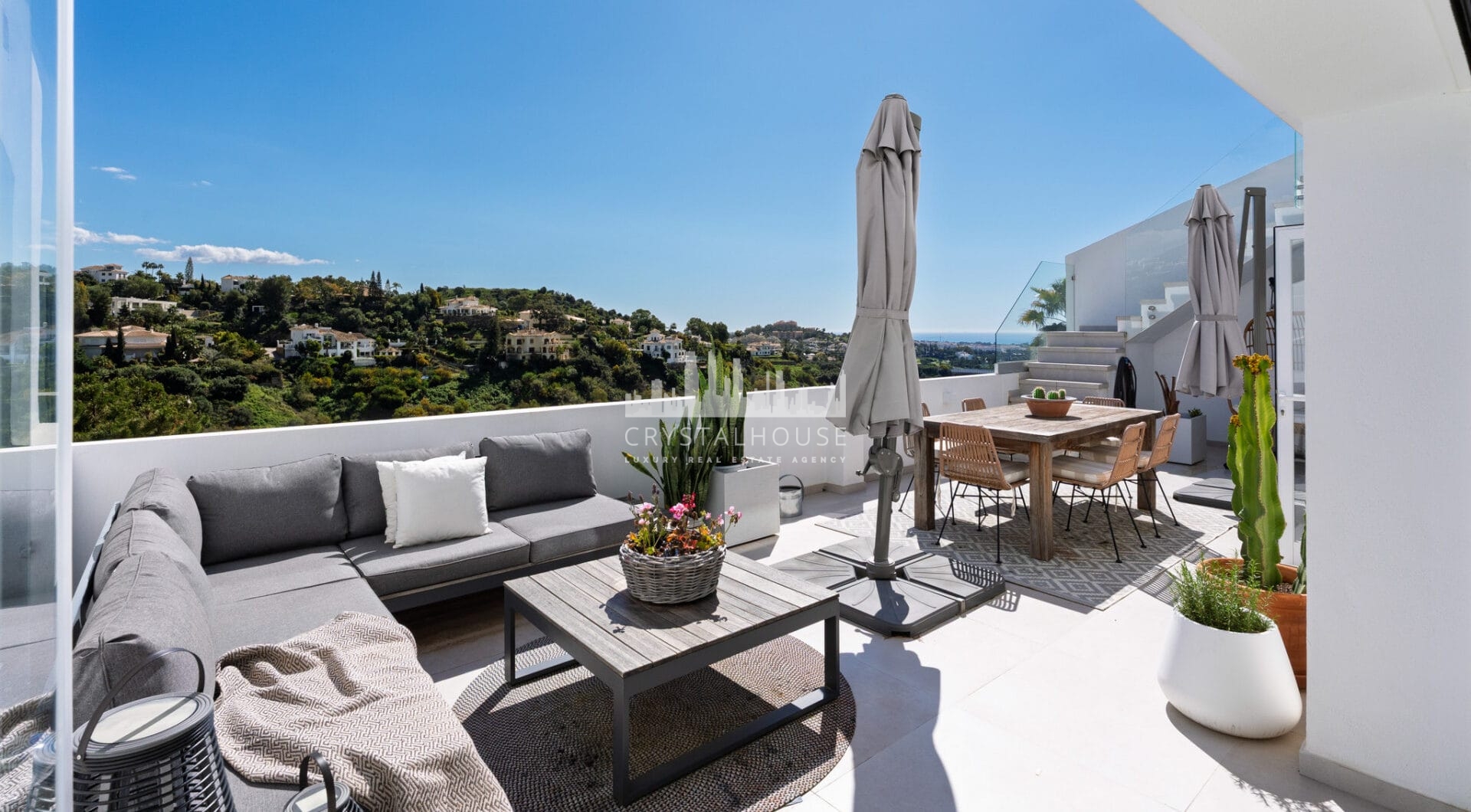 Penthouse in La Quinta with stunning views!