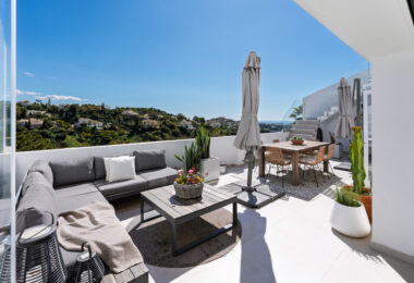 Penthouse in La Quinta with stunning views!