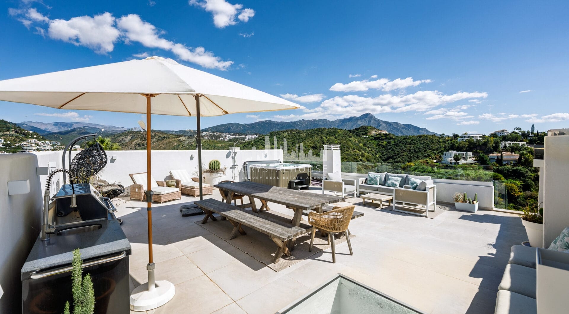Penthouse in La Quinta with stunning views!